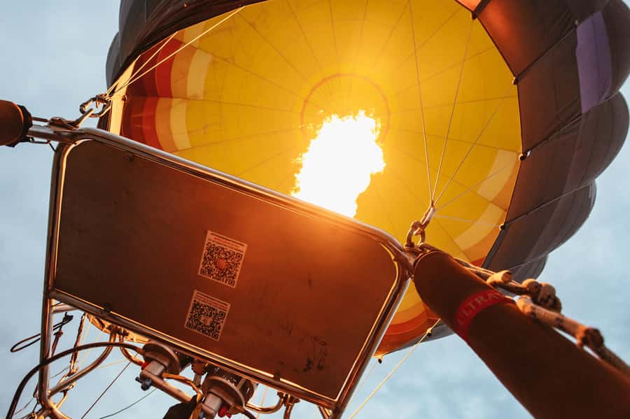 Dubai: Sunrise Hot Air Balloon Tour Over the Desert - Sunrise from 4,000 feet