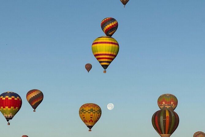 Eternal Experience Balloon flight over the Teotihuacan Pyramids - Tastings, artisans, and the cultural side of the morning