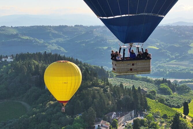 Experience the Magic of Tuscany from a Hot Air Balloon - Finding your best place in the basket