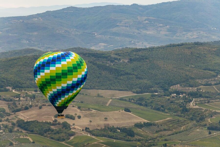 Florence: Balloon Flight Over Tuscany - Watching the balloon come alive