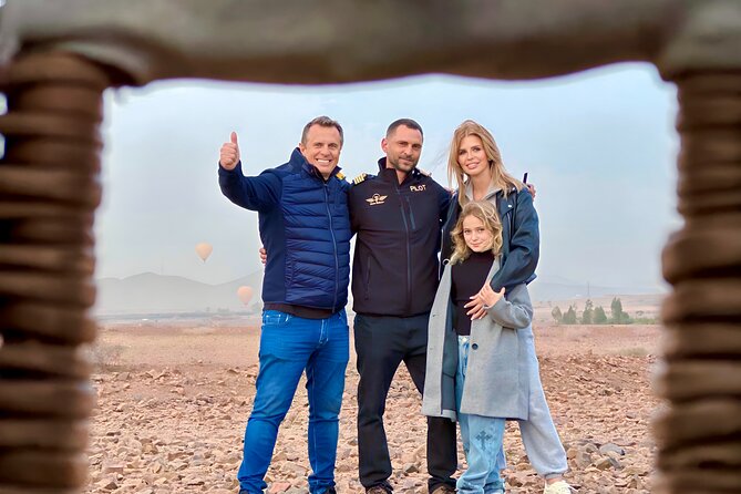 Fly in a hot air balloon in the sky of the Atlas in Marrakech - Tea, coffee, and the first view of the balloon