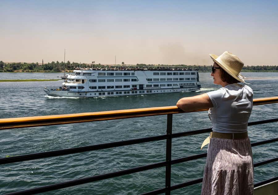 From Aswan: 3-Day Cruise to Luxor with Hot Air Balloon - Day two: Edfu and the pleasure of slowing down