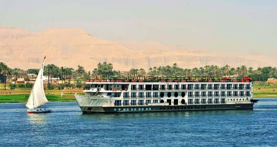 From Aswan: 4-Days 3-Night Nile Cruise with Hot Air Balloon - Food, cabins, drinks, and the small extra costs