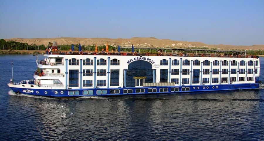 From Aswan:4 Days Nile Cruise Luxor Abu Simbel & Air Balloon - Day Two: Abu Simbel Before Sunrise