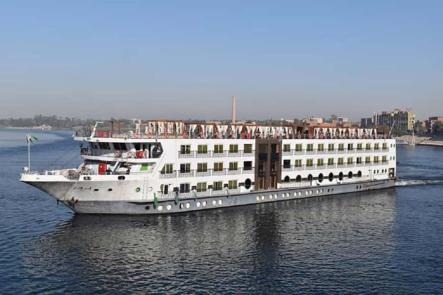 From Cairo: 4-Day Nile Cruise to Aswan w/ Balloon & Flights - Life aboard the three-night cruise