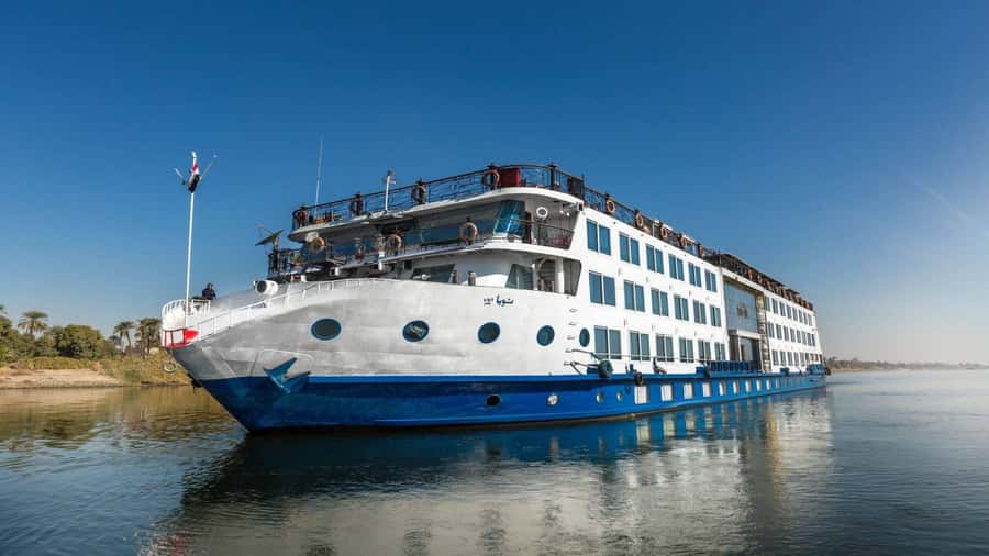 From Cairo: 4-Day Nile Cruise to Aswan w/ Balloon & Flights - Day one: Karnak, Luxor Temple, and your first Nile evening