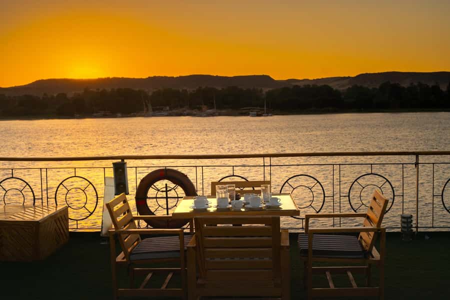 From Cairo: 4-Day Nile Cruise to Luxor with Balloon Flight - Day 3: Edfu by horse-drawn carriage