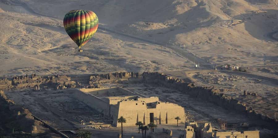From Cairo: 5-Day Nile Cruise to Aswan & Balloon by Flights - Cruise cabins, meals, and what five-star means here