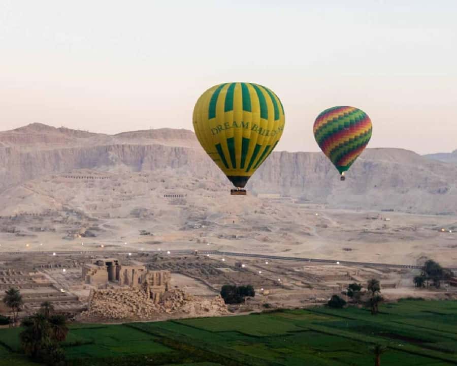 From Cairo: 5-Day Tour with Nile Cruise, Balloon, & Flights - Day 1: Pyramids, museum treasures, and a Nile dinner