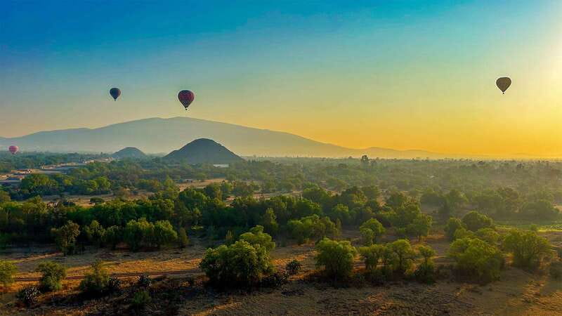 From CDMX: Hot air balloon ride, guided visits to Teotihuacan and Guadalupe - A very early start from Paseo de la Reforma
