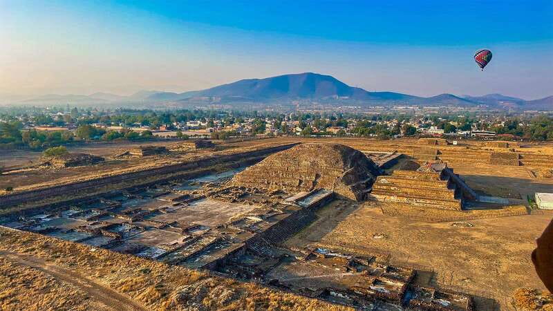 From CDMX: Hot air balloon ride, guided visits to Teotihuacan and Guadalupe - Obsidian, tequila, and the commercial side of the day