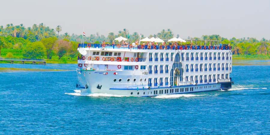 From Luxor: 3-Night Nile Cruise to Aswan and Hot Air Balloon - Day 1: Karnak, a felucca, and Luxor Temple