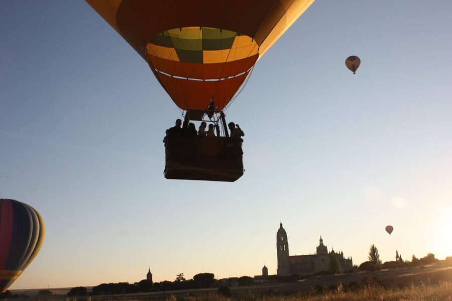 From Madrid: Hot Air Balloon over Segovia with Transfer - The 10-minute safety briefing in Segovia