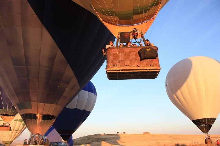 From Madrid: Hot Air Balloon over Segovia with Transfer - What the one-hour flight feels like