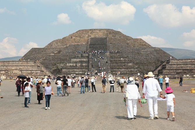 Full-Day Teotihuacan Hot Air Balloon Tour from Mexico City Including Transport - Exploring the Pyramids on Your Own
