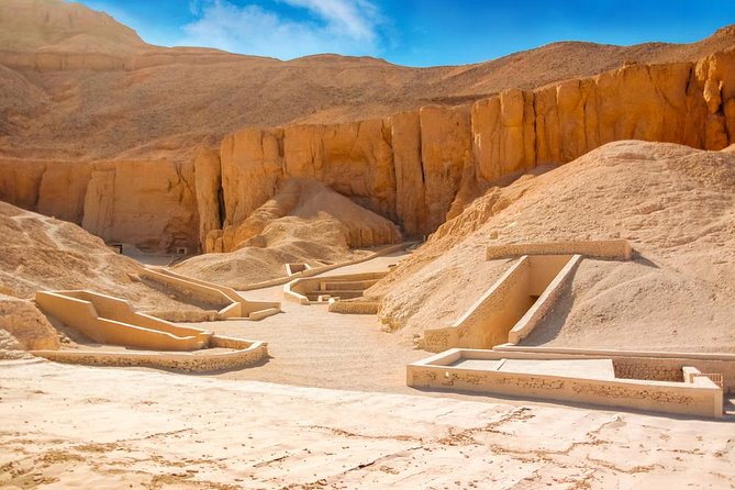 Full Day Tour of luxor East and West with hot air balloon over luxor - Guide quality and the private format