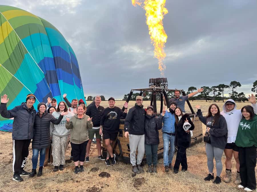 Geelong: Balloon Flight at Sunrise with Breakfast - Champagne breakfast with the pilot