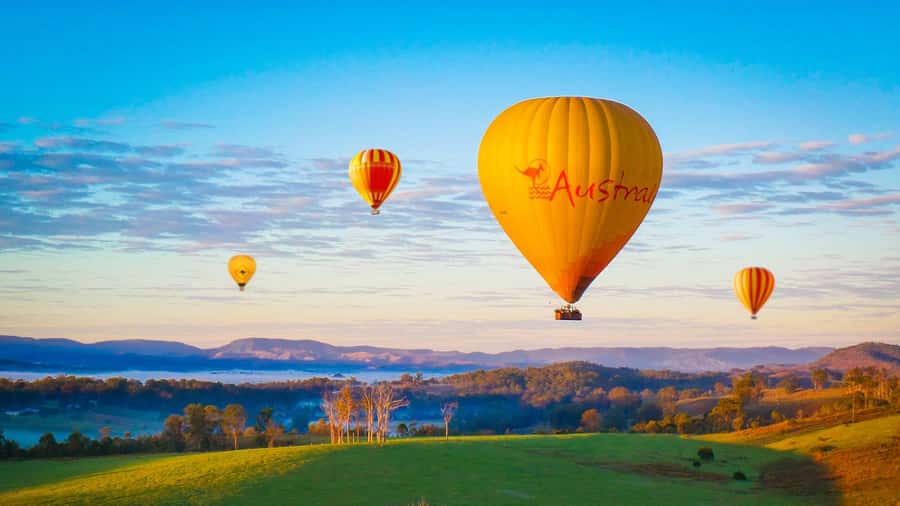 Gold Coast: Hot Air Balloon Flight and Vineyard Breakfast - Watching a ten-storey balloon come alive