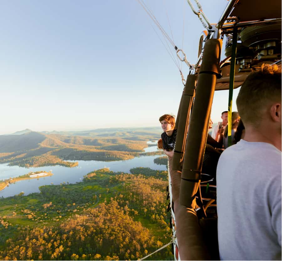 Gold Coast: Hot Air Balloon Flight and Vineyard Breakfast - Landing, photos, and the balloon pack-up