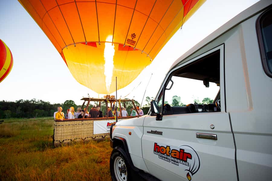 Gold Coast: Hot Air Balloon Flight and Vineyard Breakfast - The early pickup and journey inland