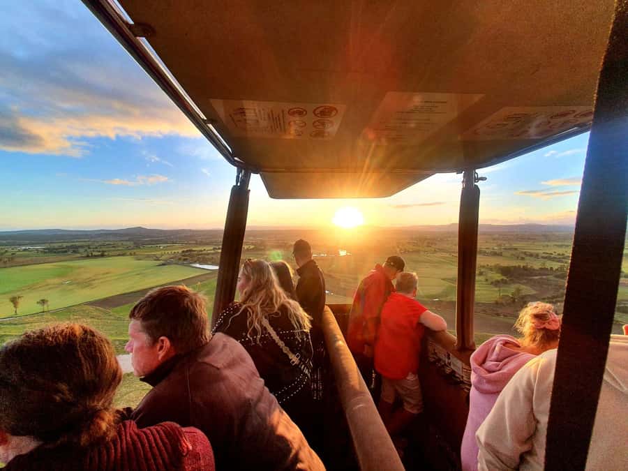 Gold Coast: Hot Air Balloon Flight, Sparkling Wine & Photos - A 30-minute flight with a big visual payoff