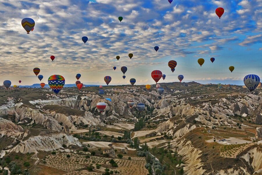 Göreme: Cappadocia Hot Air Balloon Ride - One Hour Above Fairy Chimneys