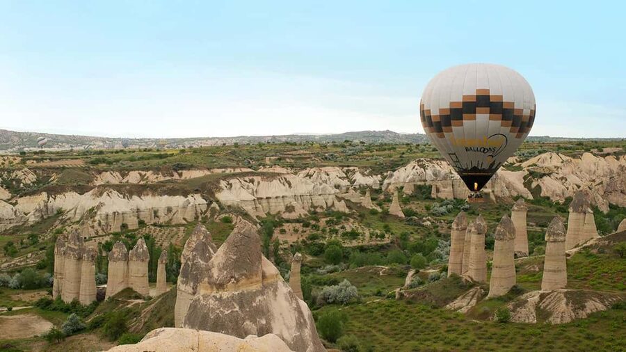 Göreme: Sunrise Hot Air Balloon Ride over Cappadocia - Breakfast while the balloons come alive