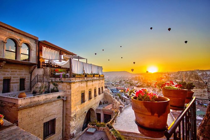 Hot Air Balloon, Best of Red and Green Guided 1-Day Tour - Uchisar Castle and Pigeon Valley