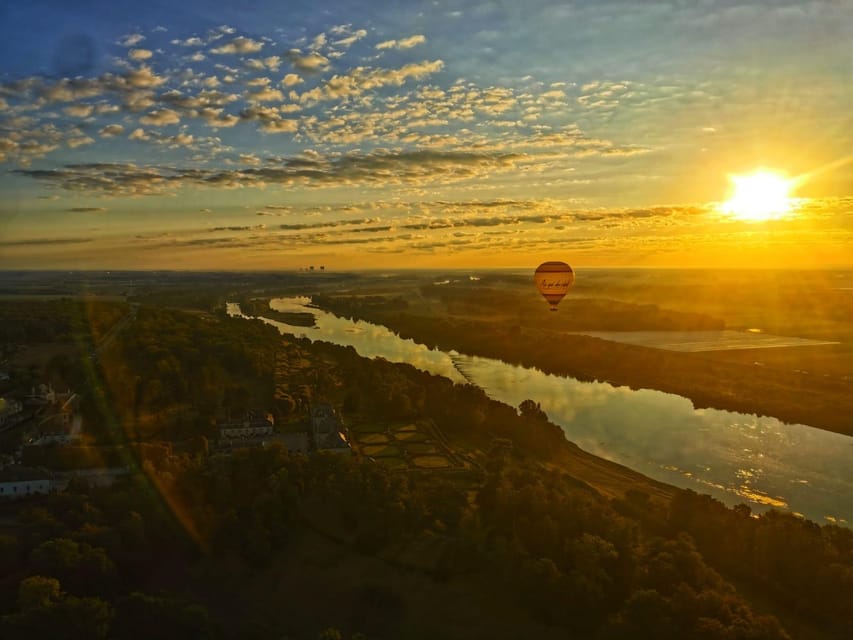 Hot air balloon flight:Chambord, Chenonceau,Cheverny,Blois - One hour over castles, riverbanks, and vineyards
