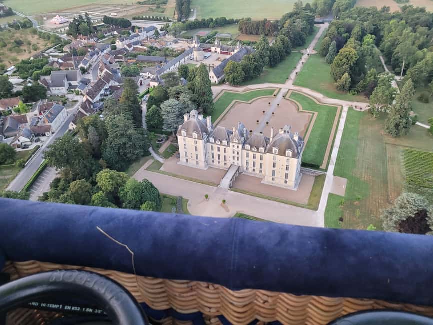 Hot air balloon flight:Chambord, Chenonceau,Cheverny,Blois - Who will enjoy this most?