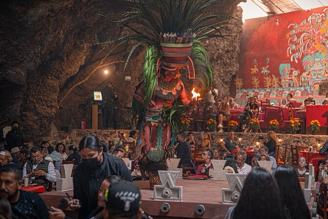 Hot air balloon flight in Teotihuacán + Breakfast in a Cave - Transport from Mexico City