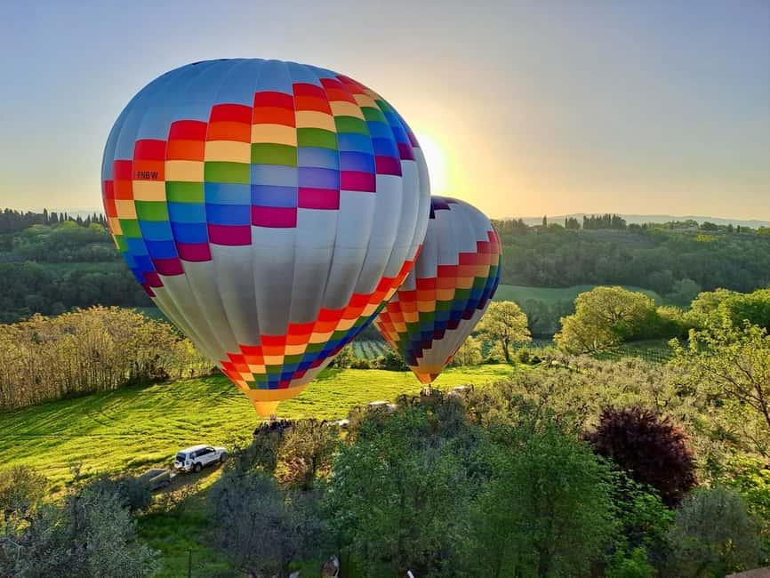 Hot air balloon flight in Tuscany from Chianti area - The landing and the Prosecco breakfast