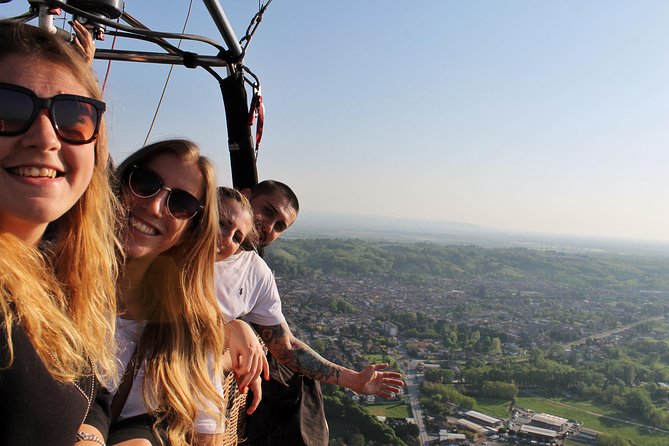 Hot air balloon flight Milan weekend - Leaving Milan for San Colombano al Lambro