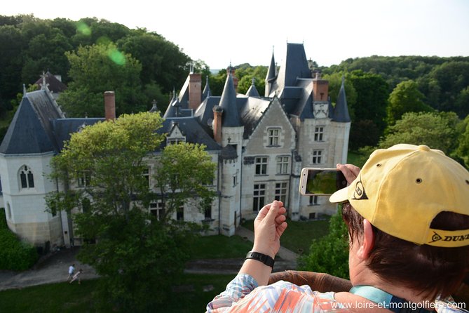 Hot Air Balloon Flight over the castle of Chenonceau / France - One hour of silent flight over the Loire
