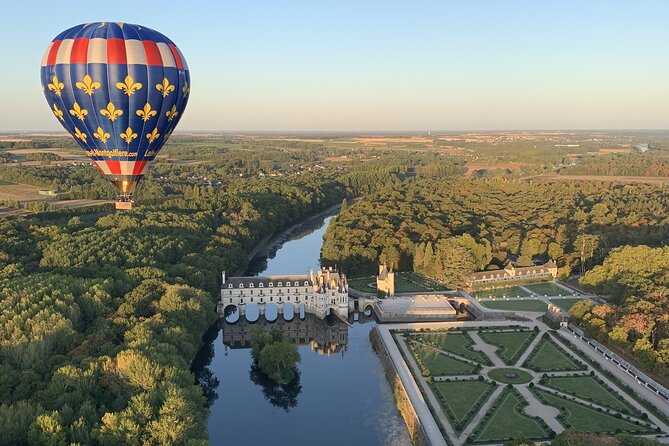 Hot Air Balloon Flight over the castle of Chenonceau / France - Watching the balloon prepare for takeoff