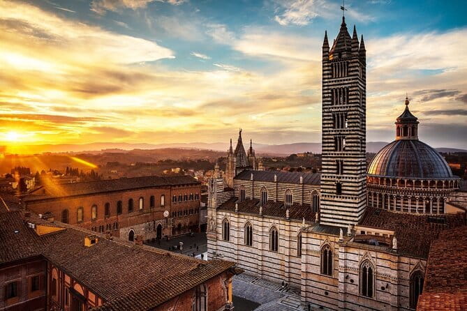 Hot Air Balloon Flight Over Tuscany from Siena - One quiet hour above vineyards and castles
