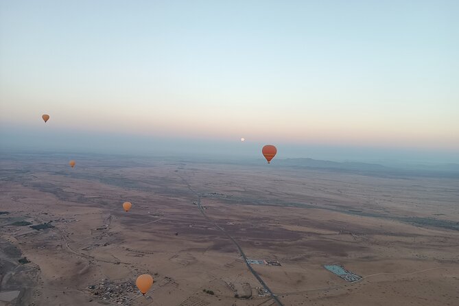 Hot air balloon flight to Marrakech in a small group. Breakfast - Tea, coffee, and the balloon inflation