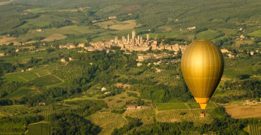 Hot Air Balloon Flights near San Gimignano - Watching the balloon come to life