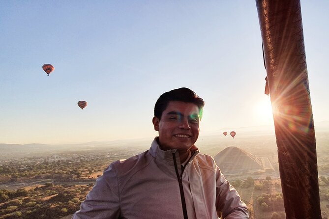 Hot air balloon from CDMX and Restaurant la Gruta (ORIGINAL) - Why This Teotihuacan Combination Works