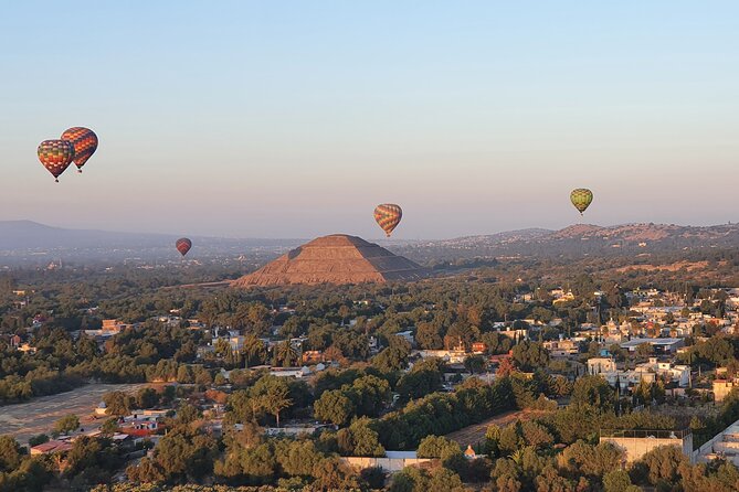 Hot air balloon from CDMX and Restaurant la Gruta (ORIGINAL) - The 45-Minute Balloon Ride Over Teotihuacan