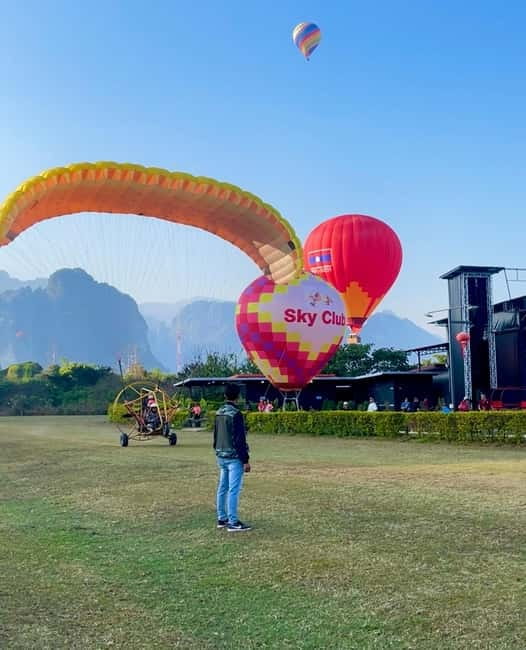 Hot Air Balloon in VangVieng pick up-drop off - Watching the balloon come to life