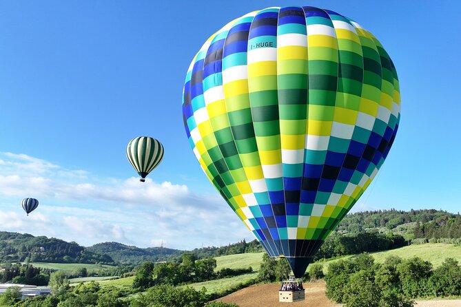 Hot air balloon over the hills of Pienza, Montalcino and Val D'Orcia - What the flight over Tuscany is really like