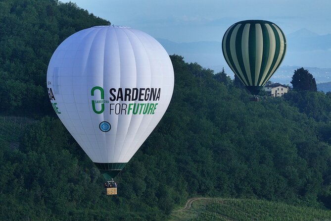 Hot air balloon over the hills of Pienza, Montalcino and Val D'Orcia - The small-group setting and personal space