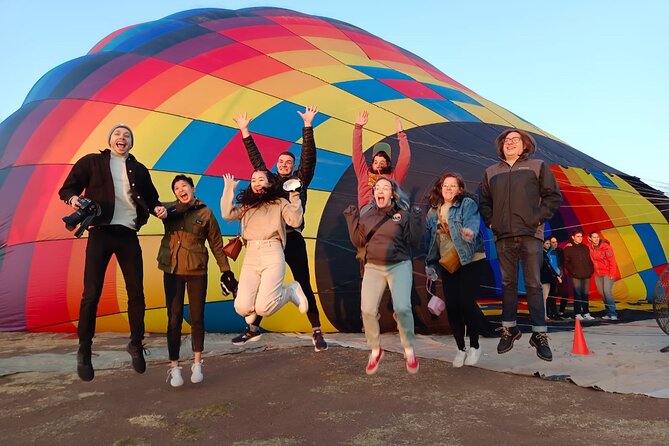 Hot Air Balloon Ride & Guided tour in Teotihuacan - Watching the balloon preparation