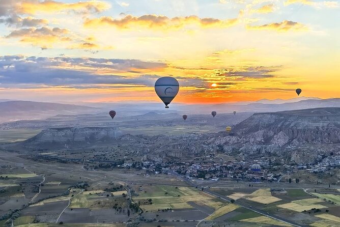 Hot Air Balloon Ride in Cappadocia / Goreme - Watching the balloons come alive before takeoff