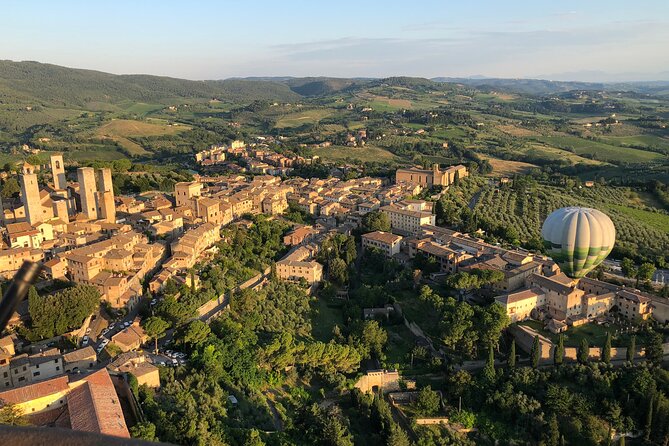 Hot Air Balloon ride in the Chianti Valley Tuscany - Landing, breakfast, and the sparkling-wine toast
