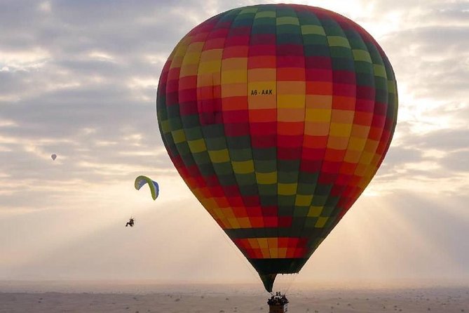 Hot Air Balloon Ride Over Dubai Desert inlcuding Transfers - Watching Dubai’s desert wake up