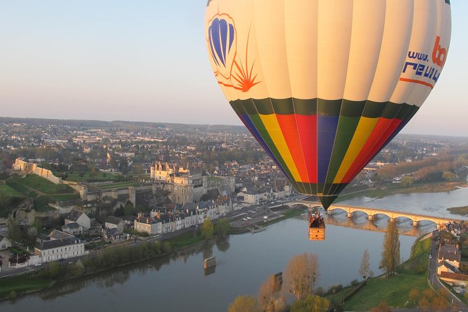 Hot-Air Balloon Ride over the Loire Valley, from Amboise or Chenonceau - From Amboise pickup to balloon inflation