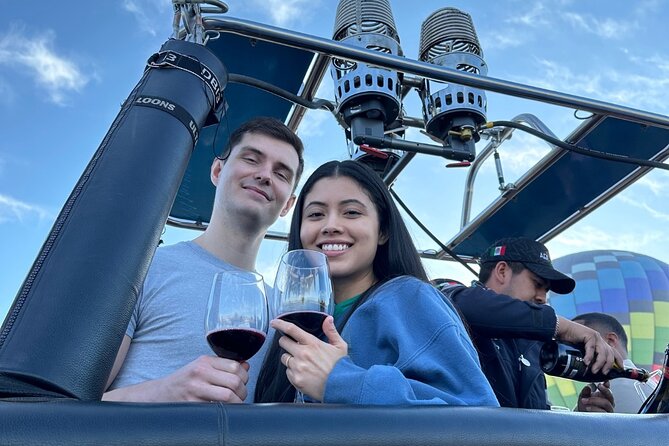 Hot air balloon ride with breakfast in Cueva from CDMX - Seeing the Teotihuacán Valley from above
