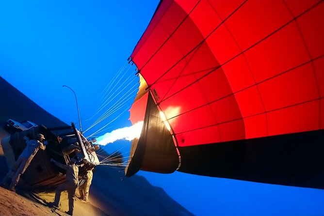 Hot Air Balloon Ride With Gourmet Breakfast and Falcon Show - Why this sunrise outing works so well